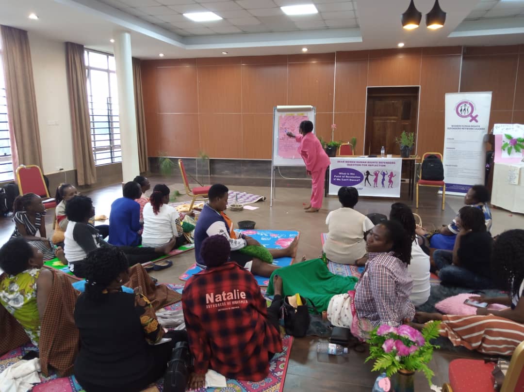 Nutritionist facilitates a session on diet